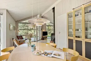 House with hot tub, terrace & barbeque - Image 4