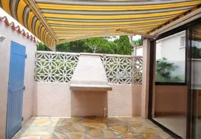 Holiday home with terrace & garden | Garden view - Image 4