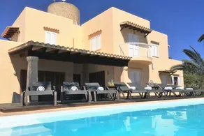 Fully equipped villa with terrace, BBQ & private pool - Image 2