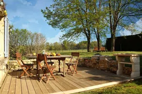 House with garden & barbeque | River view - Image 2