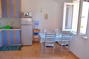 Holiday apartment with barbecue & terrace - Image 2