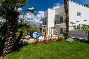 Villa with private pool, sauna & terrace | Water view - Image 5