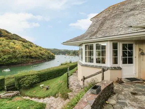 Cottage with garden - Image 2