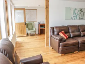 Cottage with garden - Image 4