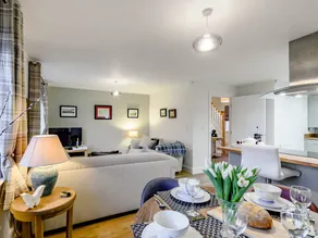 Family-friendly cottage with garden - Image 4