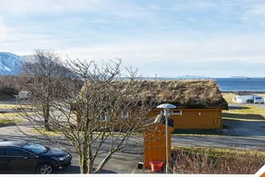 Holiday home with terrace & garden | Water view - Image 4