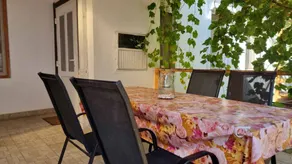 Holiday apartment with terrace & garden - Image 2