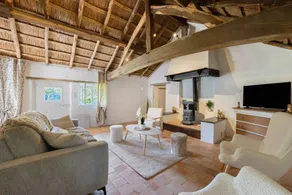 Exceptional Stay in a Group Cottage for 10 Near the Beach - Image 4