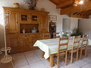 Gite with BBQ, garden & pool - Image 4