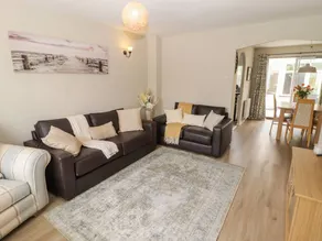 Cottage with garden - Image 3
