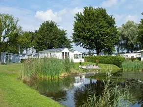 Bungalow with terrace - Image 3