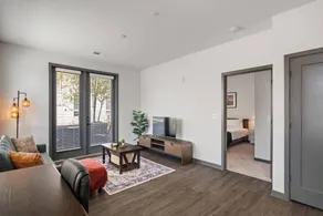 CozySuites Ayr | parking, pool, gym  #08 - Image 3
