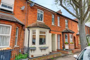 House with garden - Image 2