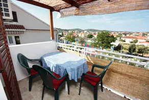 Apartment with terrace, barbeque & garden - Image 2