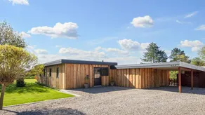 House with garden - Image 4