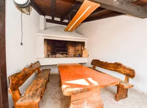 Holiday home with garden, BBQ & terrace - Image 5
