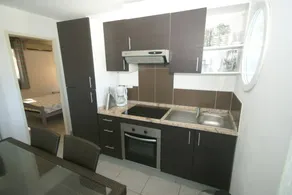 Flat with garden & pool - Image 3