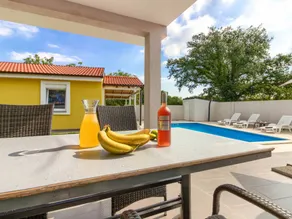 House with BBQ, private pool & terrace - Image 2