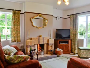 Cottage with BBQ, terrace & garden - Image 2