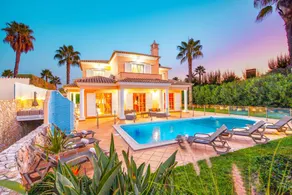 Villa with terrace, private pool & garden - Image 2
