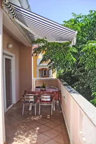 Maravilloso apartamento con jardín, terraza y barbacoa - Image 3