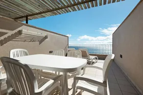 Merveilleux appartement de vacances entièrement équipé avec internet haut débit et terrasse | Vue montagne | Plage à proximité - Image 3