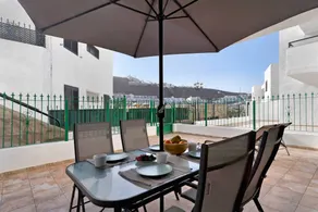 House with terrace & pool | City view - Image 3
