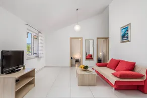 Apartment with barbeque | Garden view - Image 4