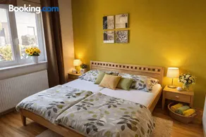 Family-friendly lovely flat with terrace, barbeque & garden | Garden view | Pets are welcome - Image 5