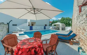 Villa with terrace, pool & garden | Pool view - Image 5
