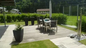 Holiday apartment with garden & terrace | Garden view - Image 5