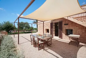 Flat with terrace, BBQ & private pool - Image 2