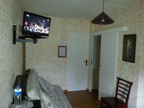 Private room with garden, pool & terrace - Image 5