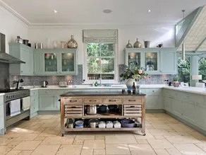 Cottage with barbeque & garden - Image 3