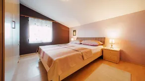Flat with garden, jacuzzi & terrace - Image 5