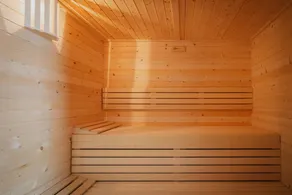 Holiday home with garden, sauna & jacuzzi - Image 4