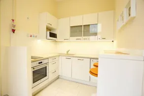 Beautiful private room | Close to Hungarian Parliament Building - Image 4