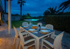 Voll ausgestattete schöne Villa mit Garten und Grill - Image 5