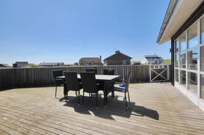 House with terrace, sauna & hot tub - Image 2