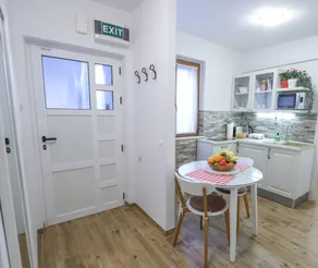 Nice flat with garden & terrace - Image 3