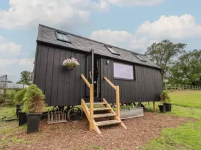Cottage with garden & sauna - Image 2