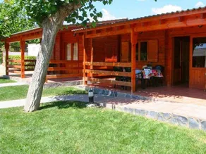 Bungalow with terrace & pool - Image 5