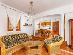 House with garden, private pool & BBQ - Image 3