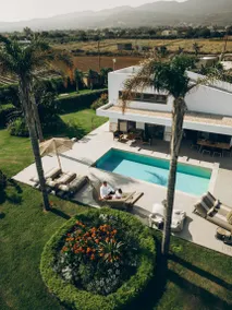 Villa with garden, private pool & BBQ | Beach view - Image 2