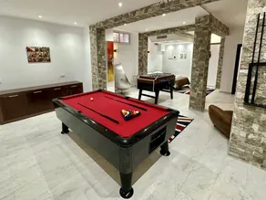Apartment with garden - Image 4