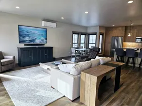 Flat with terrace & private pool - Image 4