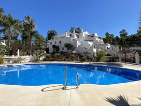 Apartment with terrace & pool - Image 5