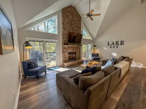 Children-friendly house with pool, BBQ & hot tub | Lake view | Suitable for remote work | Pets allowed - Image 2