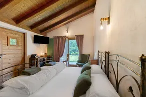 Private room with terrace & garden | Mountain view - Image 5