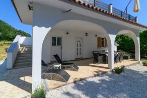 Villa mit Terrasse und Pool - Image 5